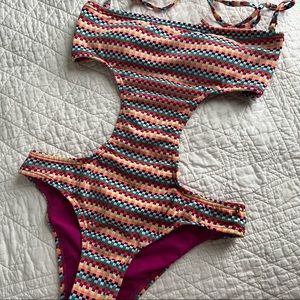 Like New Roxy One Piece w/ removable straps